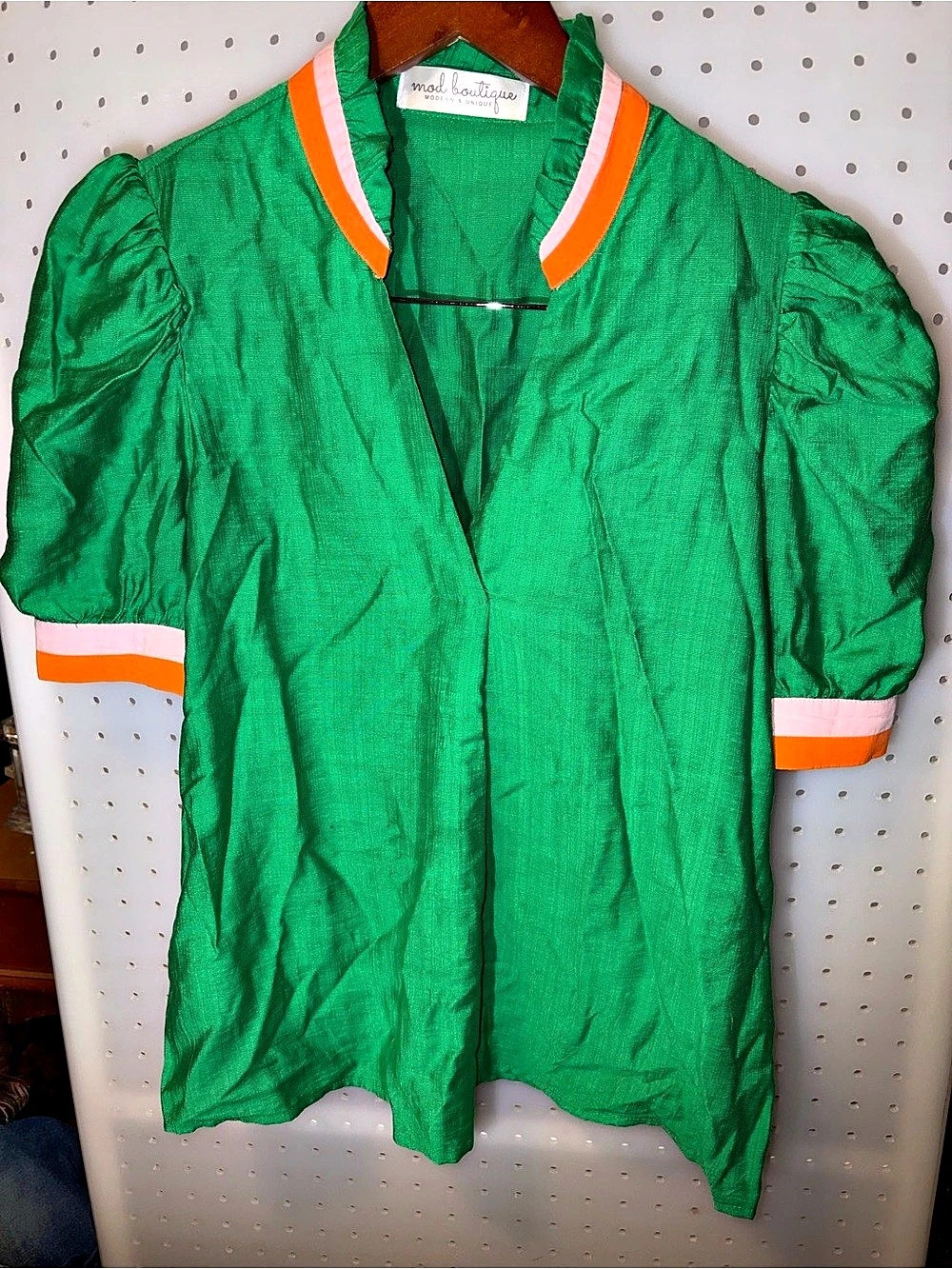mod boutique Color Block Blouse in Green & Orange Size Small